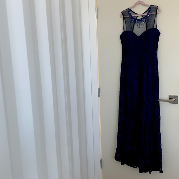 Laura Petites Floor Length Gown Size 4P. - Picture 1 of 4